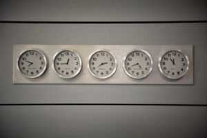 会議の日程を知らせる英文メールの例文は？