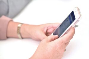 電話会議で英語をスムーズに進行するためのポイントは？