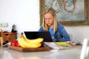 社会人向けの英会話無料体験をオンラインで受ける方法は？